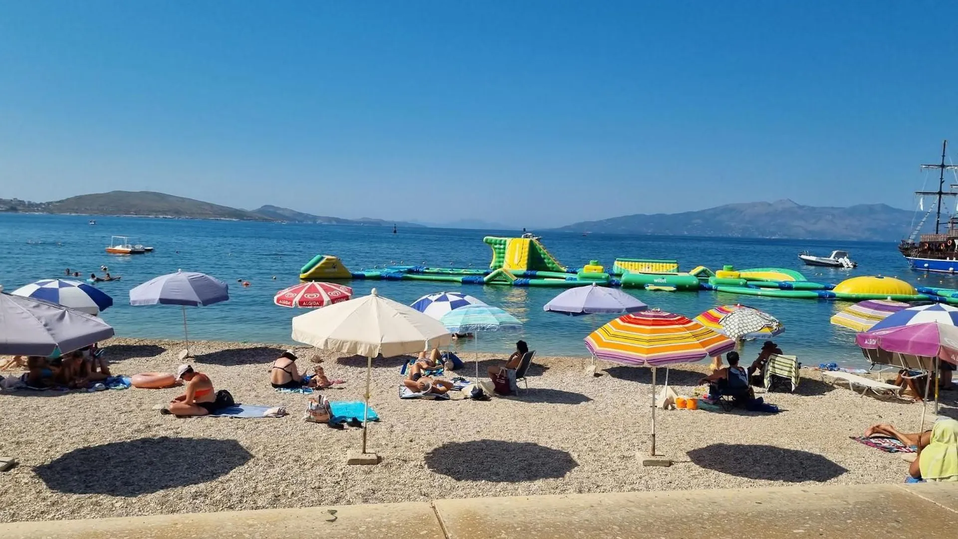 アパート Upscale Comfort By The Ionian Sarandë アルバニア