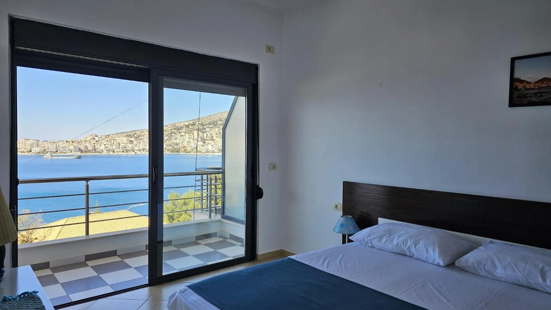 アパート Upscale Comfort By The Ionian Sarandë アルバニア